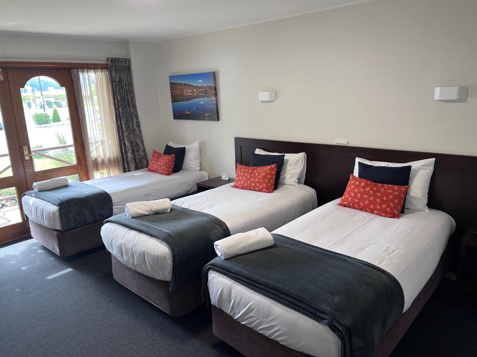 The Harvest Hotel Кромвель Экстерьер фото